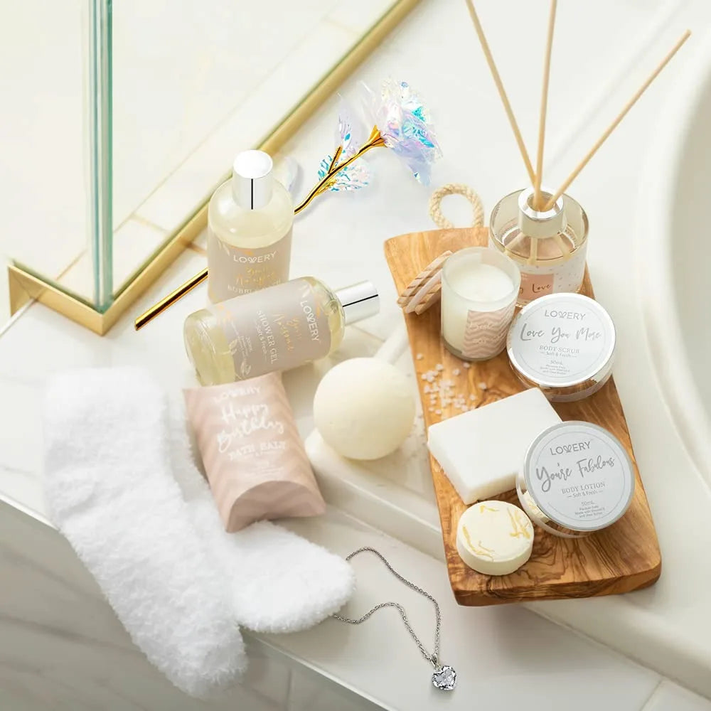 Hign-concerned Luxury Birthday Spa Gift Basket With Vit E